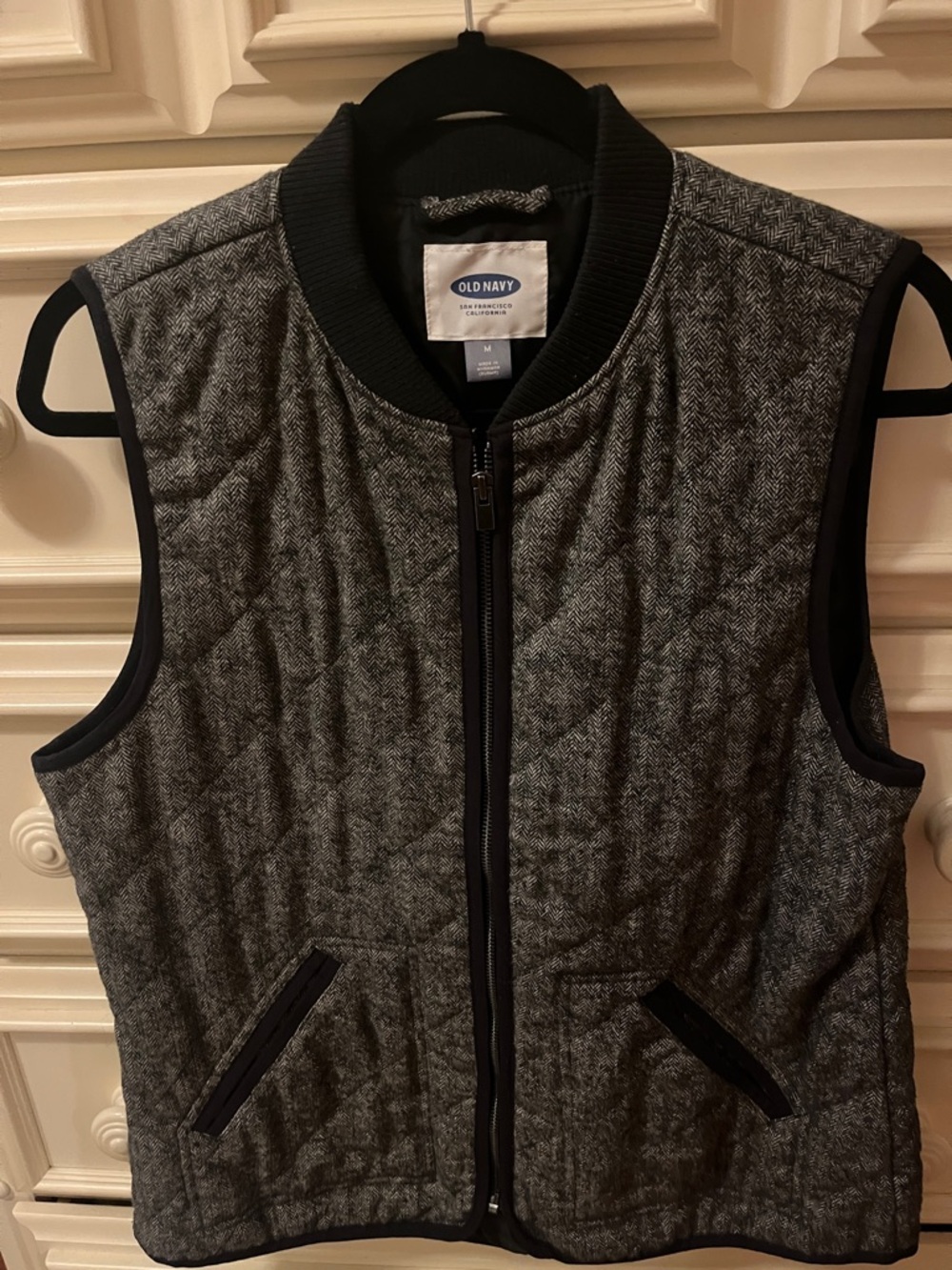 Old Navy Quilted Herringbone Vest in Gray with Black Trim
